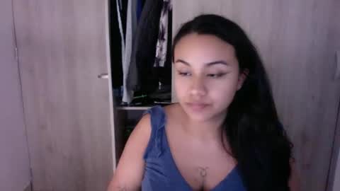 Snapshot of preggo_fantasy chatting on 10-23-25, 04:12 preggo_fantasy online show from 10-23-25, 04:12