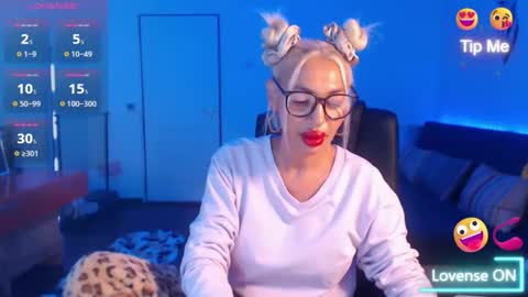 Snapshot of preggyhotmommy chatting on 10-05-25, 08:18 Victoria online show from 10-05-25, 08:18