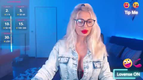 Snapshot of preggyhotmommy chatting on 11-22-25, 07:02 Victoria online show from 11-22-25, 07:02