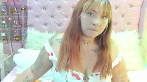 Snapshot of pretti__violet_ chatting on 09-19-25, 01:29 Pretti Violet online show from 09-19-25, 01:29