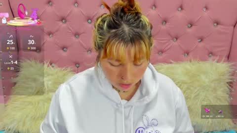 Snapshot of pretti__violet_ chatting on 10-28-25, 02:37 Pretti Violet online show from 10-28-25, 02:37