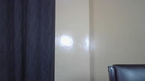 Snapshot of prettie_essy chatting on 12-13-25, 07:53 Essy online show from 12-13-25, 07:53