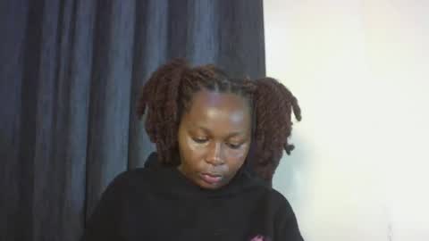 Snapshot of prettie_essy chatting on 12-16-25, 07:57 Essy online show from 12-16-25, 07:57