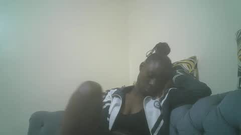 prettiest_doll online show from 12-17-25, 01:00