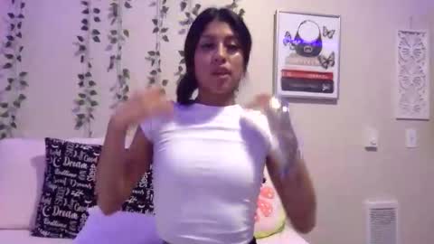 pretty_girl828687 online show from 11-12-25, 10:30