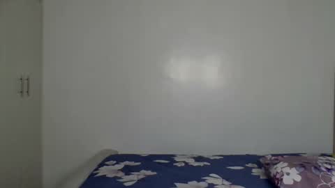 Snapshot of pretty_luv1 chatting on 12-13-25, 09:42 pretty luv1 online show from 12-13-25, 09:42