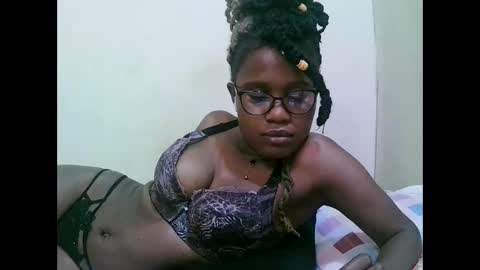 pretty_mellan online show from 01-22-25, 05:49