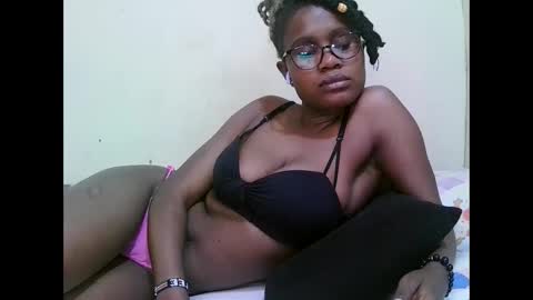 pretty_mellan online show from 02-02-25, 12:13