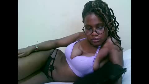 pretty_mellan online show from 02-10-25, 04:47