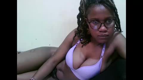 pretty_mellan online show from 02-11-25, 08:58