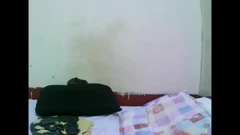pretty_mellan online show from 03-03-25, 12:26