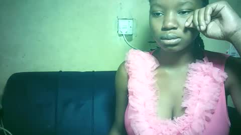 Snapshot of pretty_milan chatting on 12-14-25, 09:58 pretty_milan online show from 12-14-25, 09:58