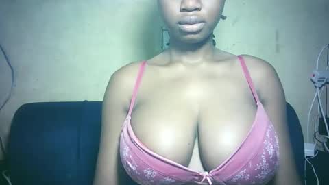 Snapshot of pretty_milan chatting on 12-16-25, 07:35 pretty_milan online show from 12-16-25, 07:35