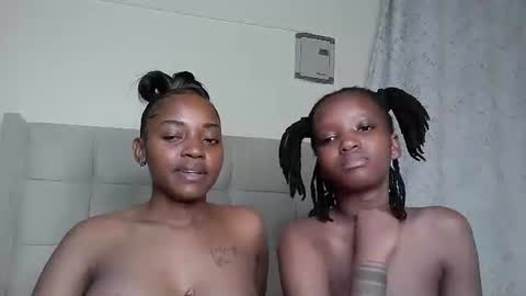 Snapshot of pretty_petite18 chatting on 02-13-26, 09:00 lynn online show from 02-13-26, 09:00