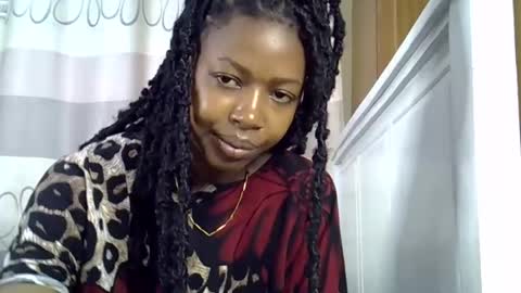 pretty_petite24 online show from 01-28-25, 11:17