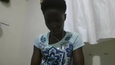 pretty_petite_ebony online show from 10-29-25, 10:00