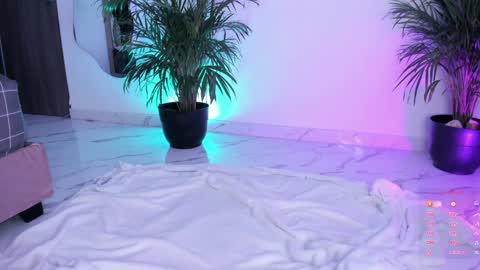 Snapshot of pretty_pettite chatting on 12-14-24, 10:07 pretty_pettite online show from 12-14-24, 10:07