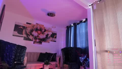 Snapshot of pretty_pettite chatting on 12-16-24, 08:48 pretty_pettite online show from 12-16-24, 08:48