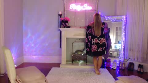 Snapshot of pretty_sara chatting on 01-03-25, 12:43 Pretty Sara online show from 01-03-25, 12:43