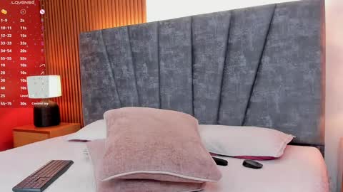 Daisy Flower online show from 02-19-25, 02:12