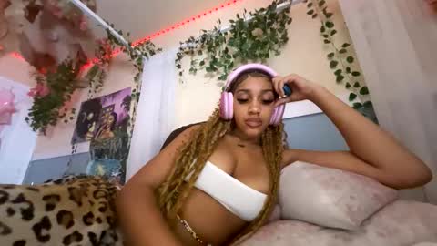 Snapshot of prettyblackgal chatting on 11-15-25, 07:05 prettyblackgal online show from 11-15-25, 07:05
