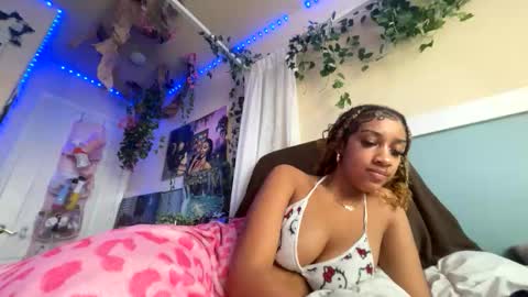 Snapshot of prettyblackgal chatting on 11-24-25, 10:53 prettyblackgal online show from 11-24-25, 10:53