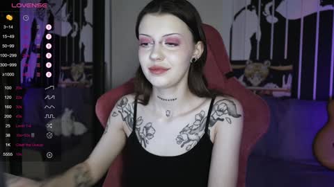 Snapshot of prettybones chatting on 12-29-24, 06:45 Violet online show from 12-29-24, 06:45