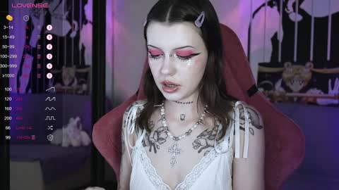 Snapshot of prettybones chatting on 01-04-25, 03:07 Violet online show from 01-04-25, 03:07