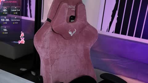 Snapshot of prettybones chatting on 09-08-25, 11:37 Violet online show from 09-08-25, 11:37