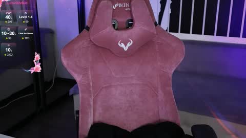 Snapshot of prettybones chatting on 11-05-25, 01:38 Violet online show from 11-05-25, 01:38