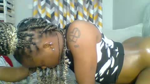 PrettyEla online show from 10-31-25, 10:44