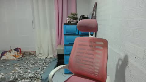 Snapshot of prettyoliviax chatting on 01-20-25, 06:32 olivia for short oliv online show from 01-20-25, 06:32