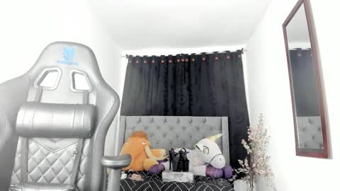 Laura  Onlyfans   40OFF online show from 03-02-25, 06:16