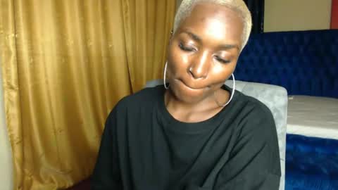 Snapshot of prettyquee chatting on 12-23-24, 06:05 sasha online show from 12-23-24, 06:05
