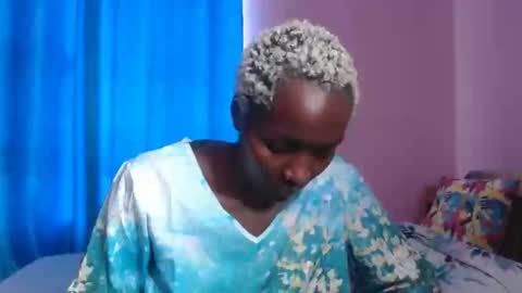 Snapshot of prettyquee chatting on 10-17-25, 09:34 sasha online show from 10-17-25, 09:34