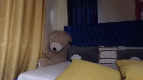 Snapshot of prettyquee chatting on 10-30-25, 01:34 sasha online show from 10-30-25, 01:34