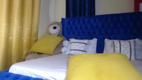 Snapshot of prettyquee chatting on 11-15-25, 09:39 sasha online show from 11-15-25, 09:39