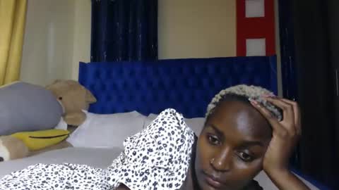 Snapshot of prettyquee chatting on 11-24-25, 02:39 sasha online show from 11-24-25, 02:39