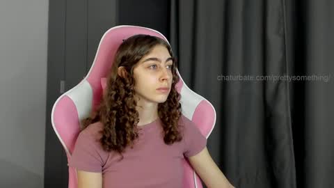 Snapshot of prettysomething chatting on 01-10-25, 05:13 Sophie  next stream will be at Monday  i will wait you guys  online show from 01-10-25, 05:13