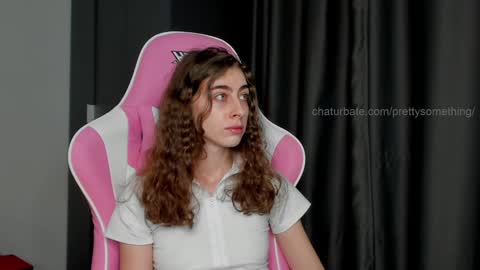 Snapshot of prettysomething chatting on 01-24-25, 06:35 Sophie  next stream will be at Monday  i will wait you guys  online show from 01-24-25, 06:35