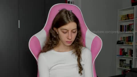 Snapshot of prettysomething chatting on 09-26-25, 07:34 Sophie  next stream will be at Monday  i will wait you guys  online show from 09-26-25, 07:34