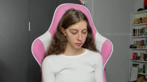 Snapshot of prettysomething chatting on 10-02-25, 05:53 Sophie  next stream will be at Monday  i will wait you guys  online show from 10-02-25, 05:53