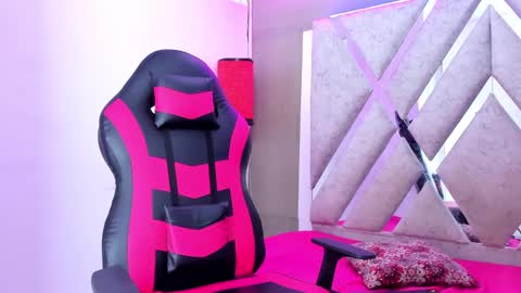 prince_arthur77 online show from 11-02-25, 01:35