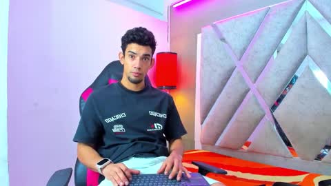 prince_arthur77 online show from 01-09-26, 02:53