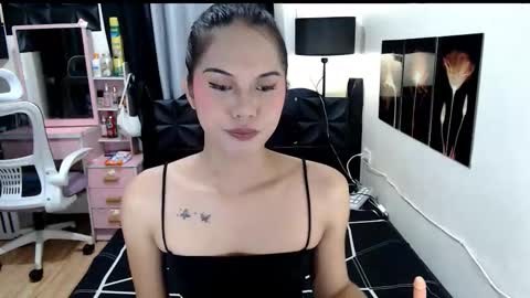 Snapshot of princess_018 chatting on 10-21-25, 02:01 Shane online show from 10-21-25, 02:01