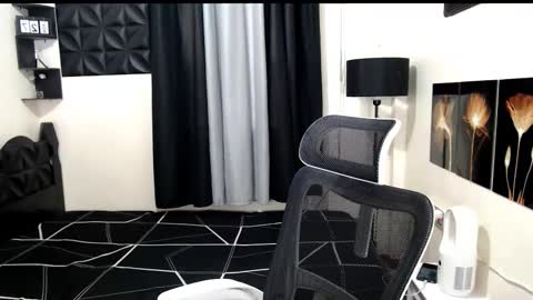 Snapshot of princess_018 chatting on 11-24-25, 03:28 Shane online show from 11-24-25, 03:28