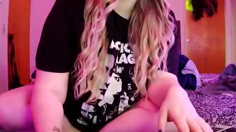 NOTYOURTYPICALBARBIE online show from 09-21-25, 05:47