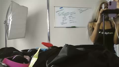 princesskimami online show from 10-13-25, 11:05