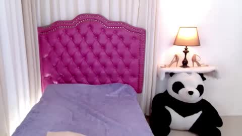 princessyanzy1 online show from 11-26-25, 01:50