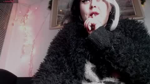 Snapshot of psychobitch69 chatting on 01-06-25, 11:09 OlivePsy online show from 01-06-25, 11:09